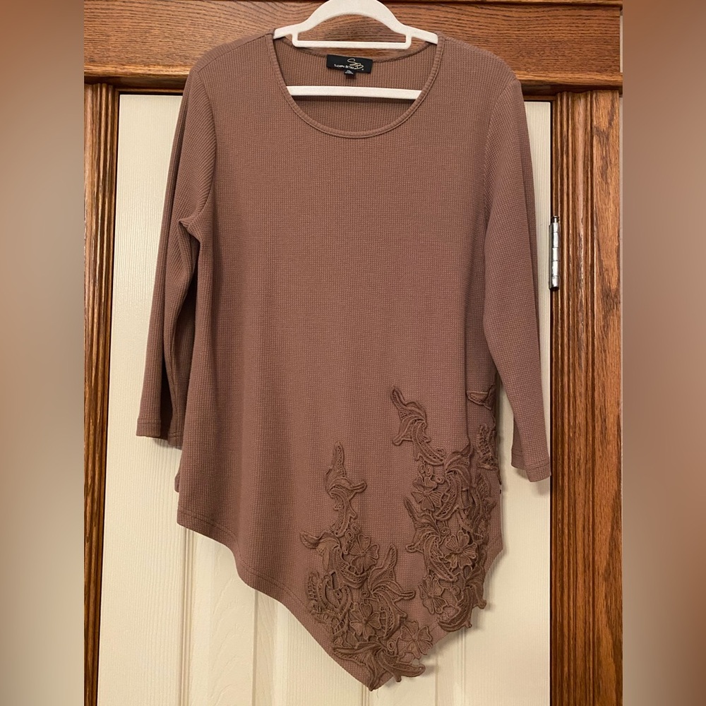Suzanne Betro Womens Brown Top With Floral Detail Sz XL